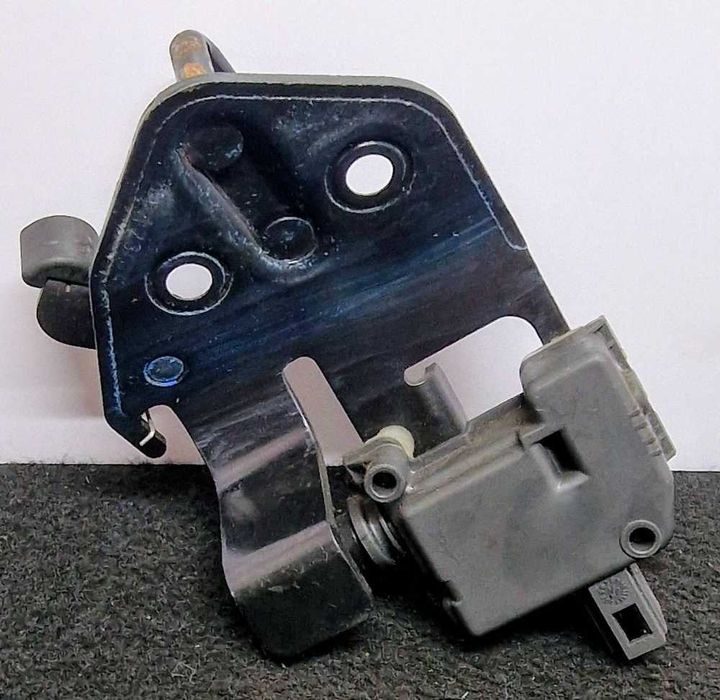 Fechadura / Fecho Capot 1Z0827511C - SKODA OCTAVIA II