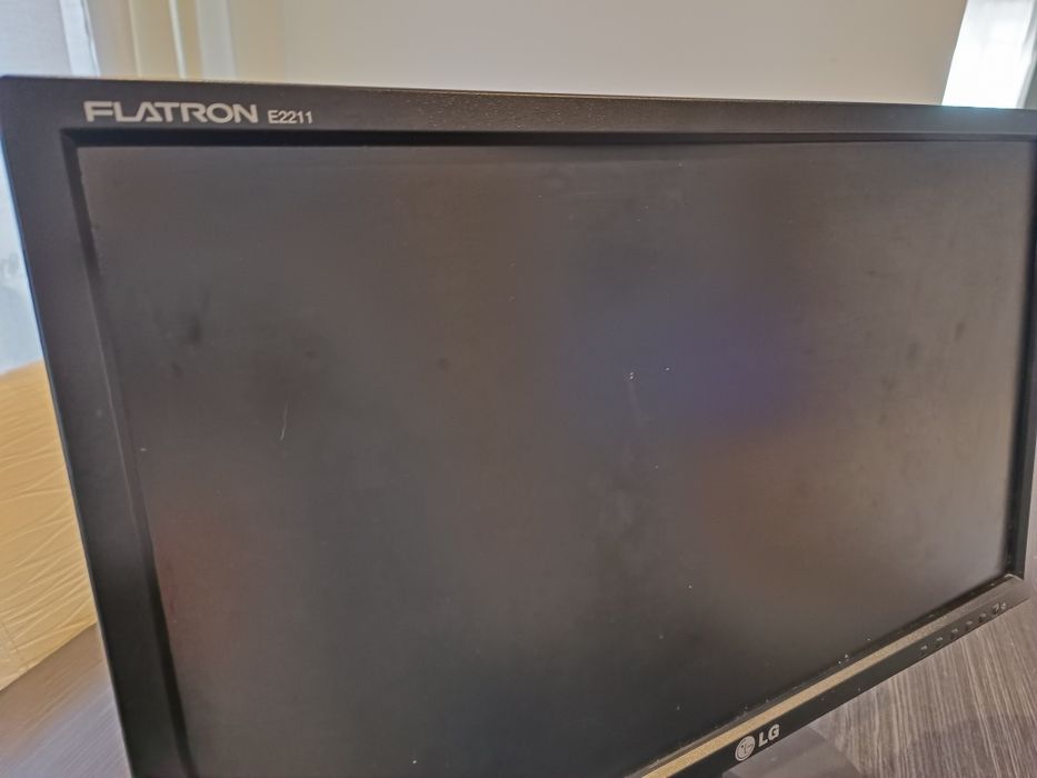 Monitor LG Flatron E2211