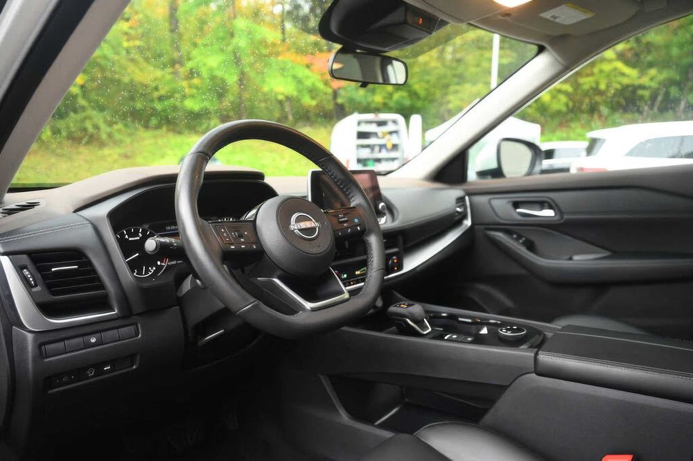 Nissan Rogue SV      2023