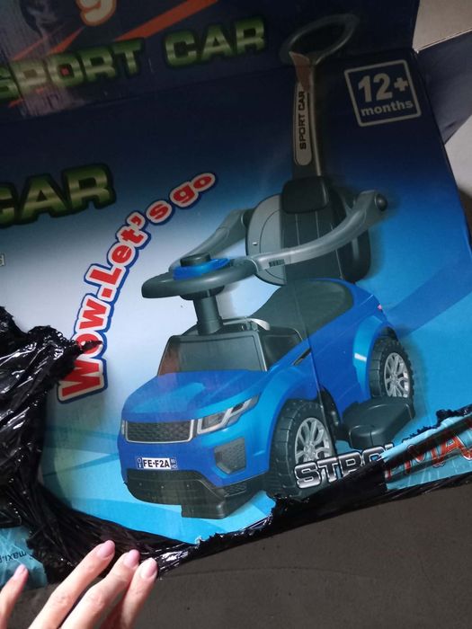 Jeździk pchacz samochodzik