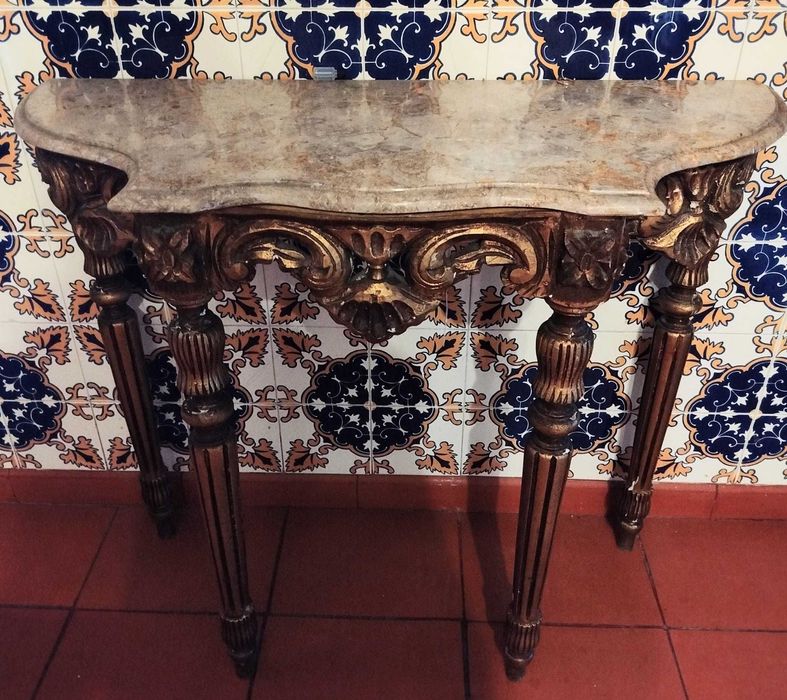 Aparador com espelho e pedra mármore