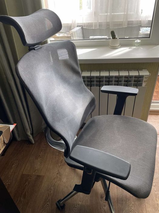 Продам офісне/ігрове крісло, український виробник