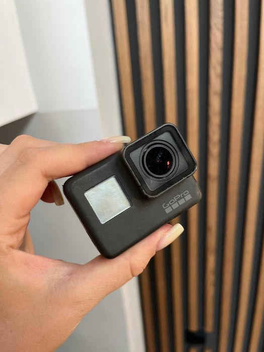 Екшн-камера GoPro Hero 2018 з хорошим комплектом