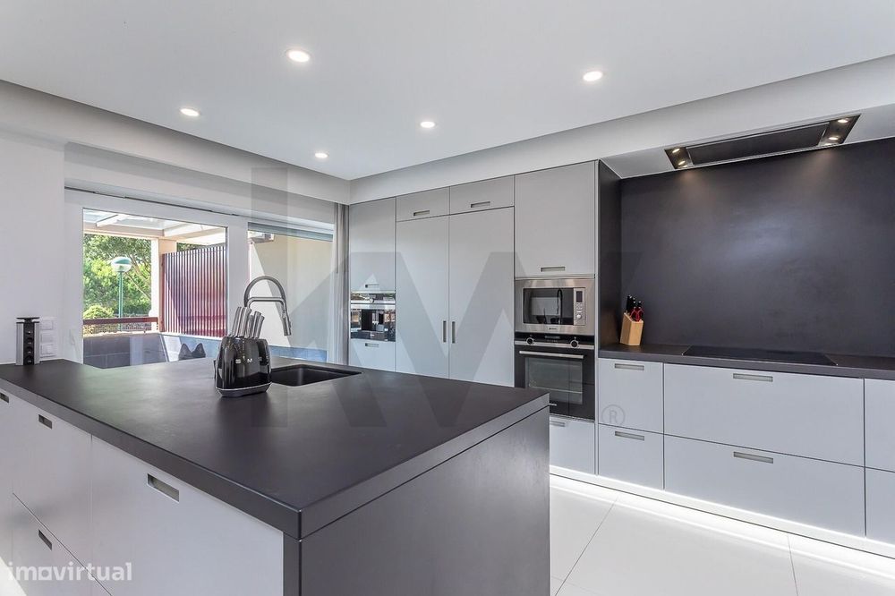 Apartamento T4 |  Parque dos Poetas l Terraço  com 50m2 e Box com  2 l