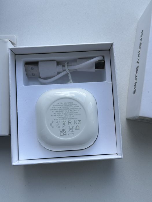 Нові Навушники Galaxy Buds 2