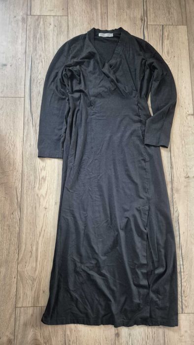 długa, prosta, kopertowa sukienka z modalu z rozcięciem