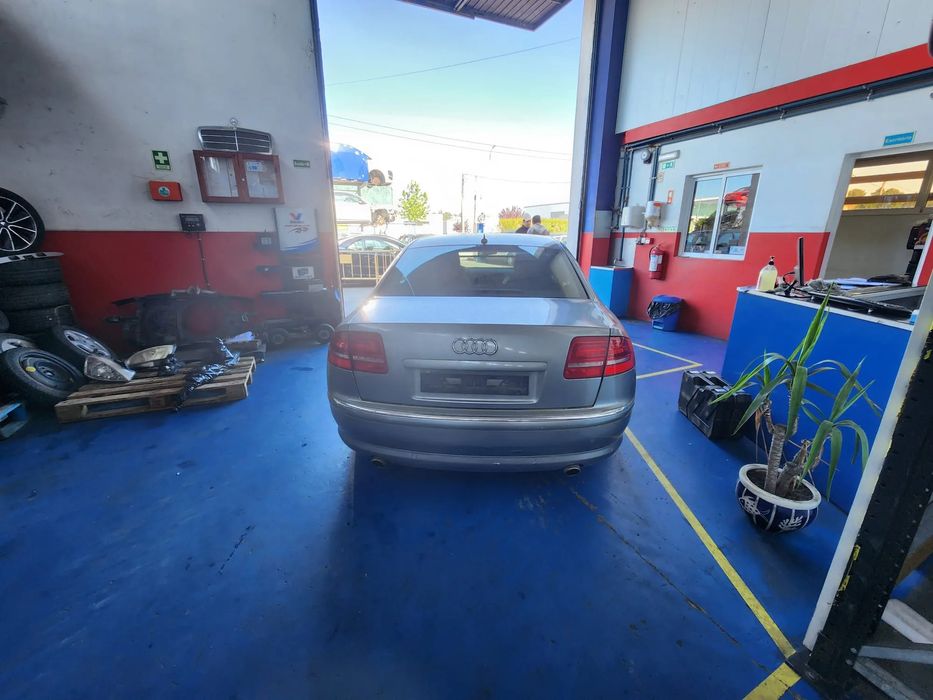 Audi A8  3.0 TDI de 2006 ás peças.