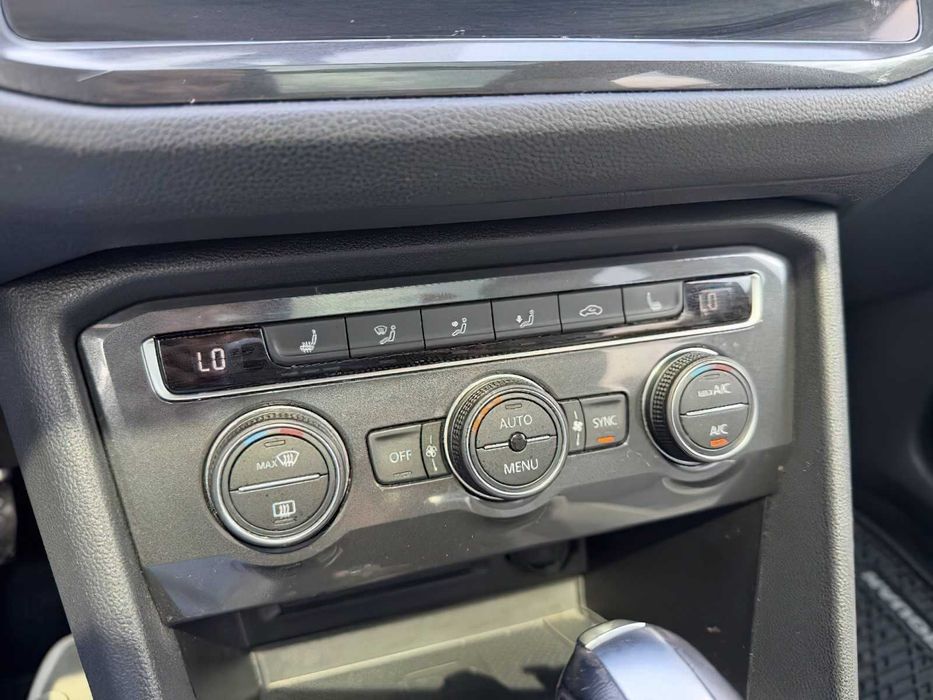 Volkswagen Tiguan      2021