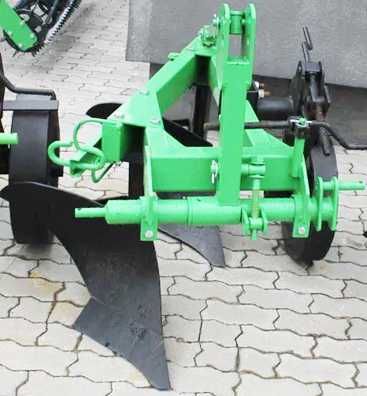 Корпусний плуг Бомет на трактор