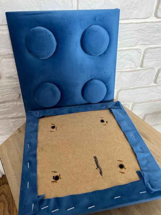 Panel ścienny tapicerowany  25x25 stan idealny