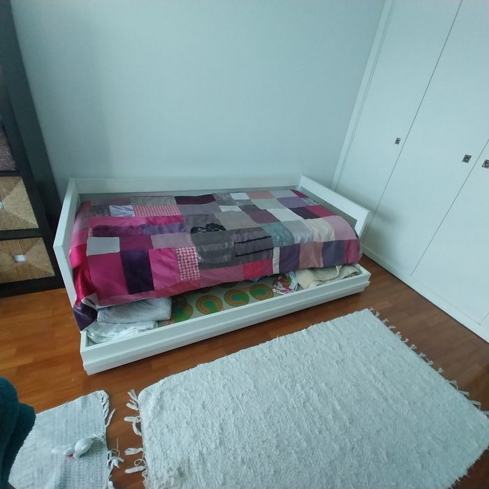 Cama dupla de solteiro