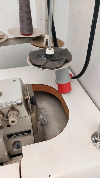 Maquina de cose e corte duplo arrasto Brother