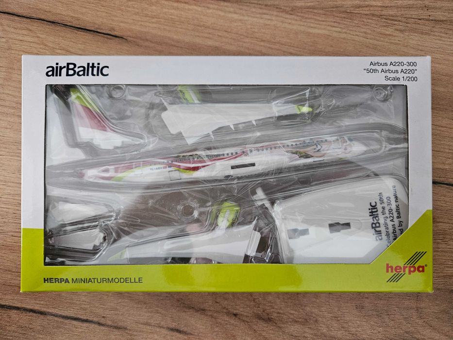 Herpa 614559 Airbus A220-300 AirBaltic 1:200