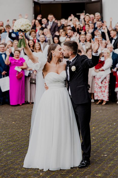 Gładka Suknia ślubna klasyczna