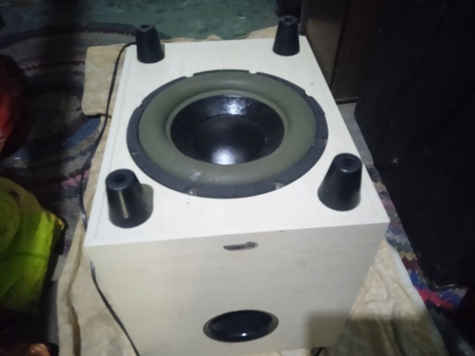 Сабвуфер активний