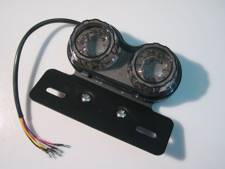 Farolim traseiro LED fumado com piscas integrados