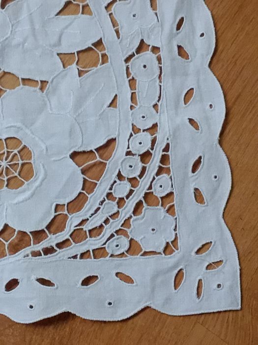 Bieżnik haft richelieu