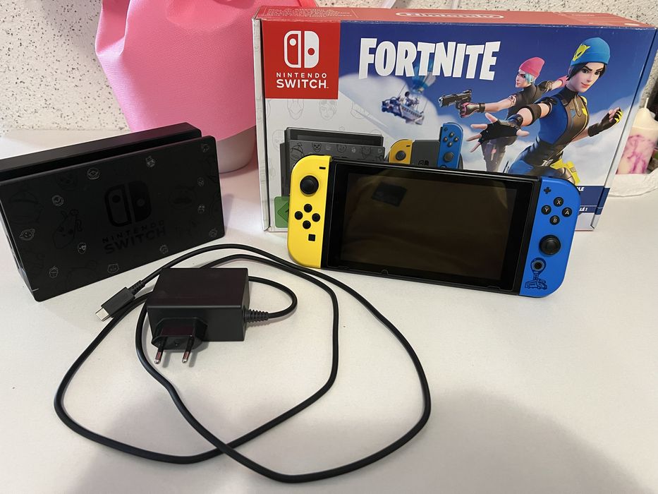 Nintendo Switch (Fortnite Edition)