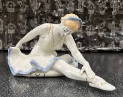 Статуэтка школьница выпускница