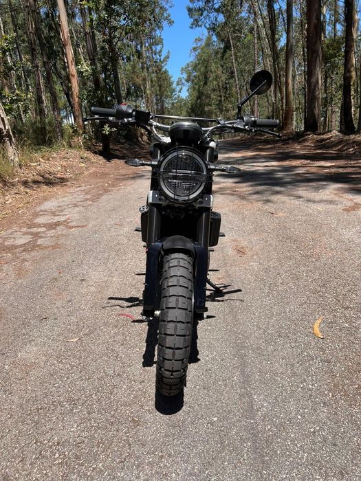 Husqvarna Svartpilen 401