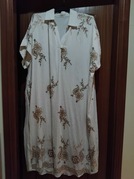 Vestido bordado em pérola