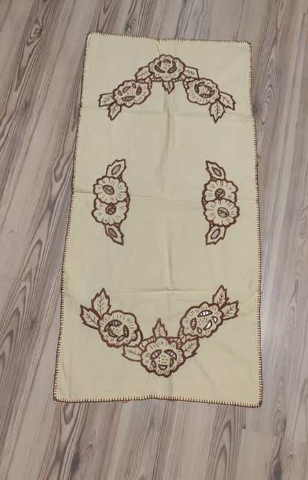 Bieżnik ręcznie robiony, wymiary 52x110cm. Stan bardzo dobry