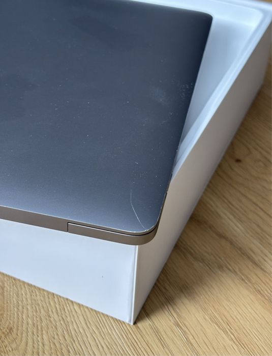 MacBook pro 15 2019 і7 32/512