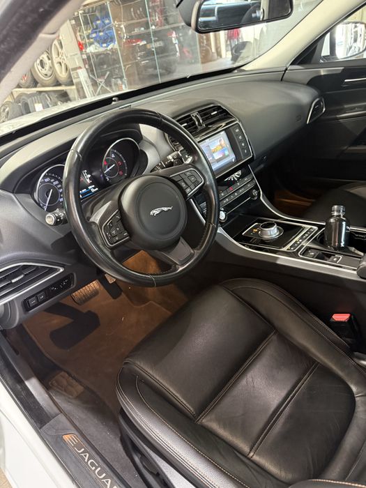 Jaguar XE Prestige Saloon