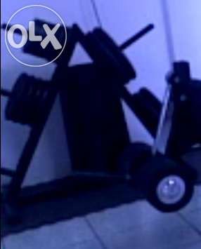 Equipamento de musculação em perfeitas condições.