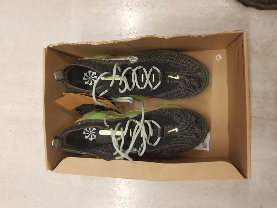 Ténis da Nike ainda na Caixa