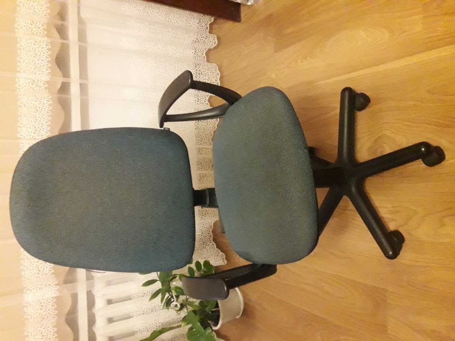 Стул компьютерный . кресло офисноею.