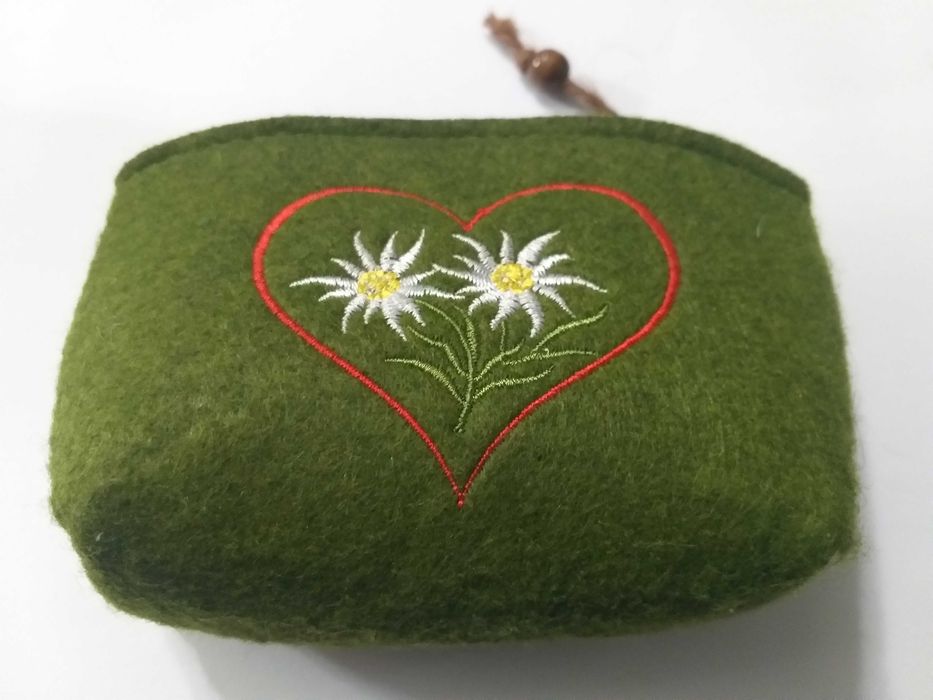 Bolsa Porta moedas em tecido em muito bom estado com bordado