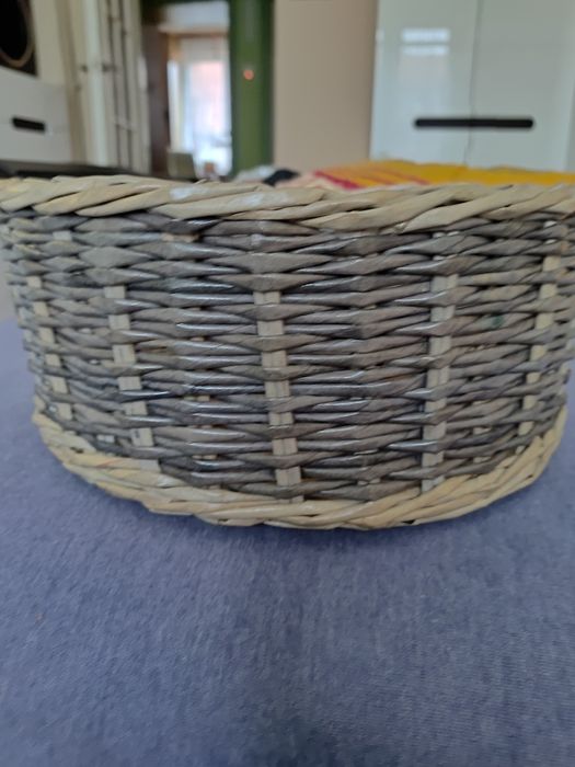 Koszyk z papierowej wikliny