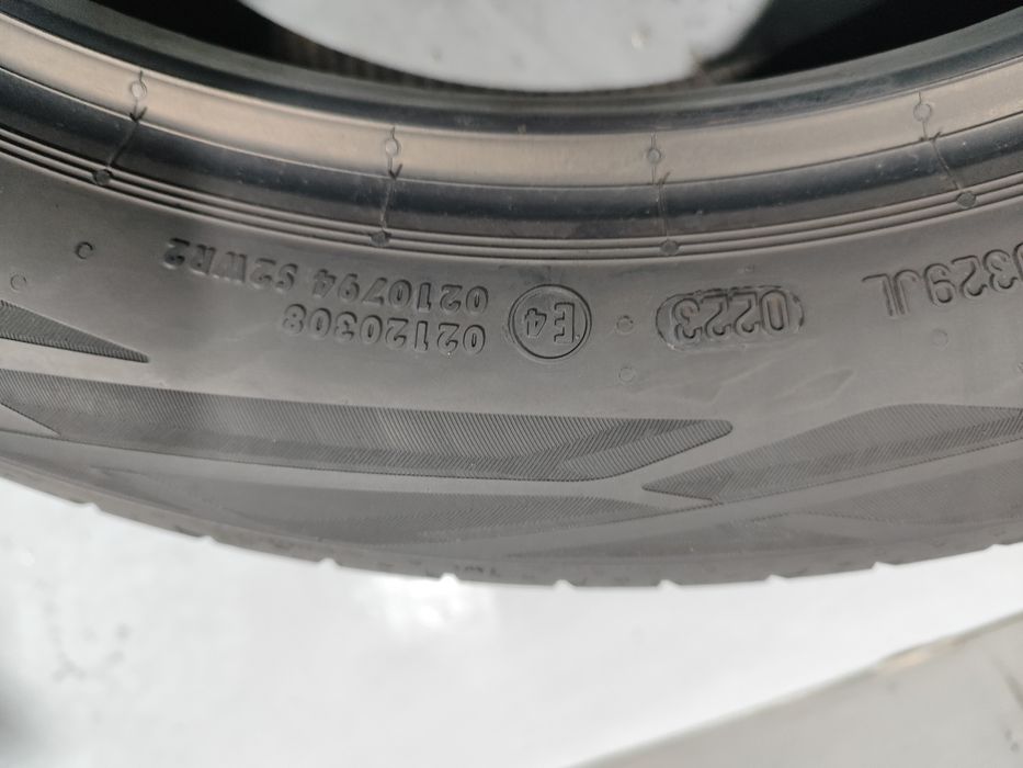 2 pneus semi novos 215-50R18 Continental - Oferta dos Portes