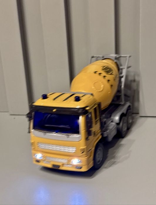 Машинка на пульті нова з коробкою