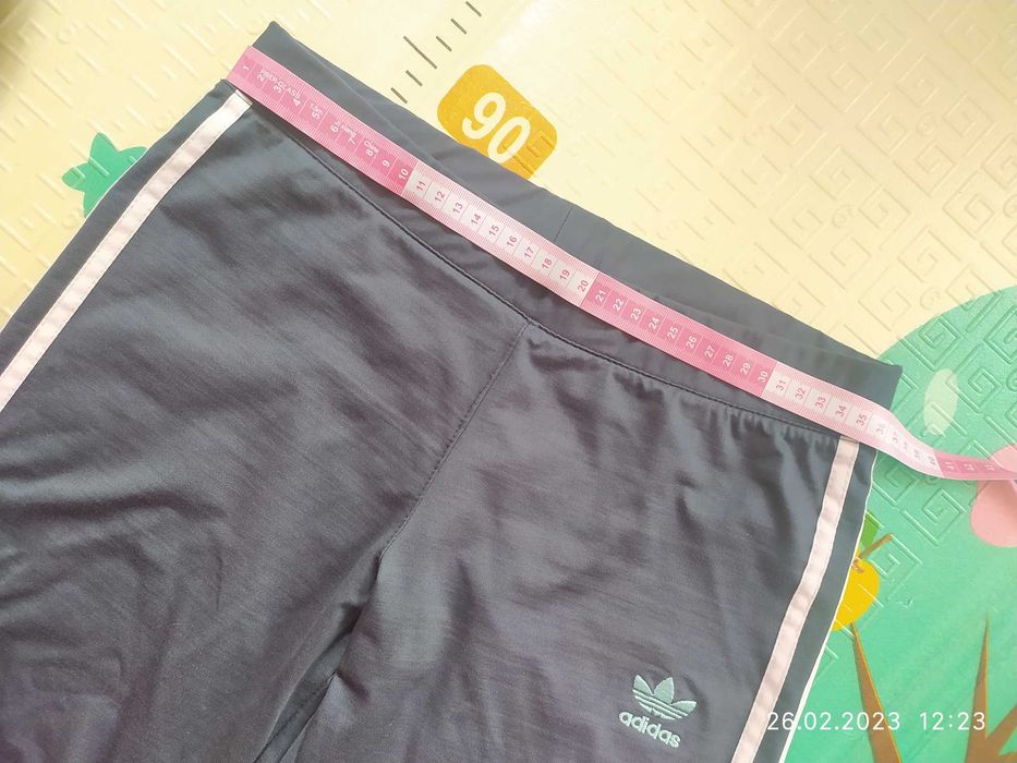 Спортивний жіночий костюм