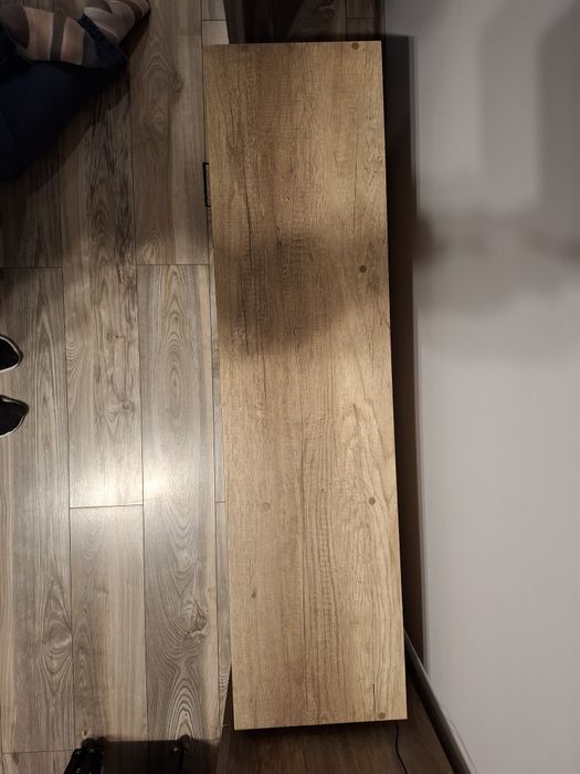 Szafka wisząca na ścianie