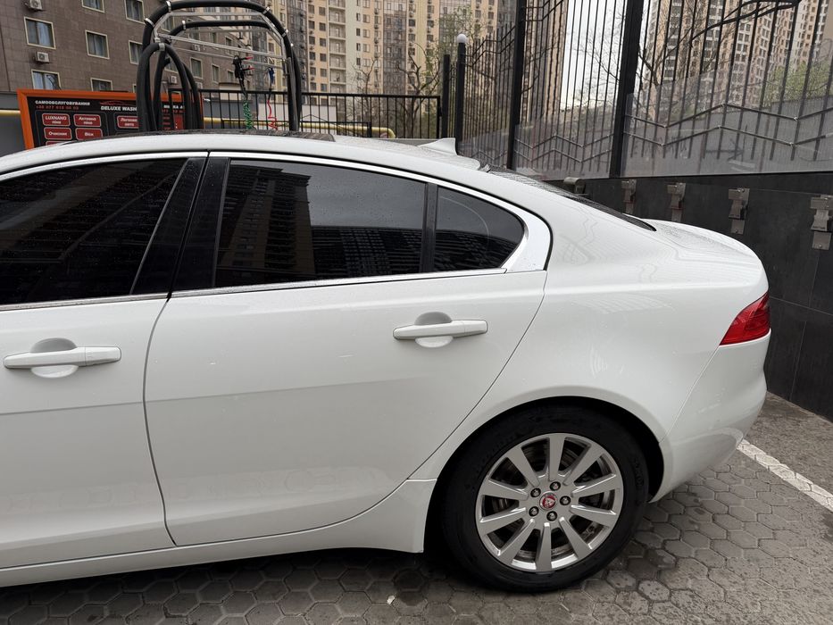 Jaguar XE, Prestige 2015