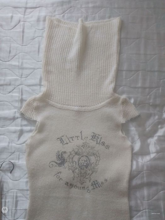 Długi sweter z dużym golfem kremowy