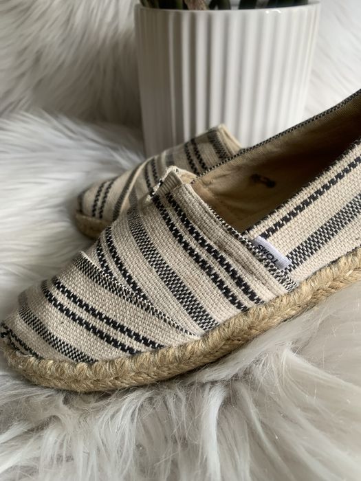 Toms 37 biało-czarne espadryle