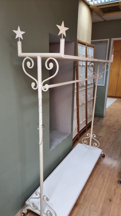 Chariot  em ferro pintado