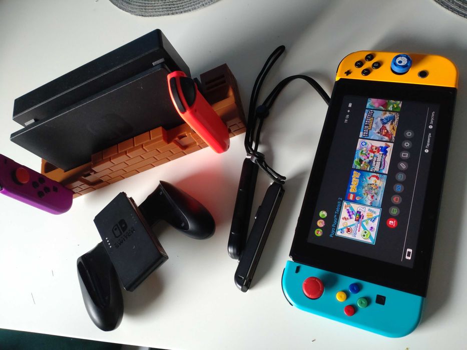 Nintendo Switch V2 ,Modified CFW console + assesories