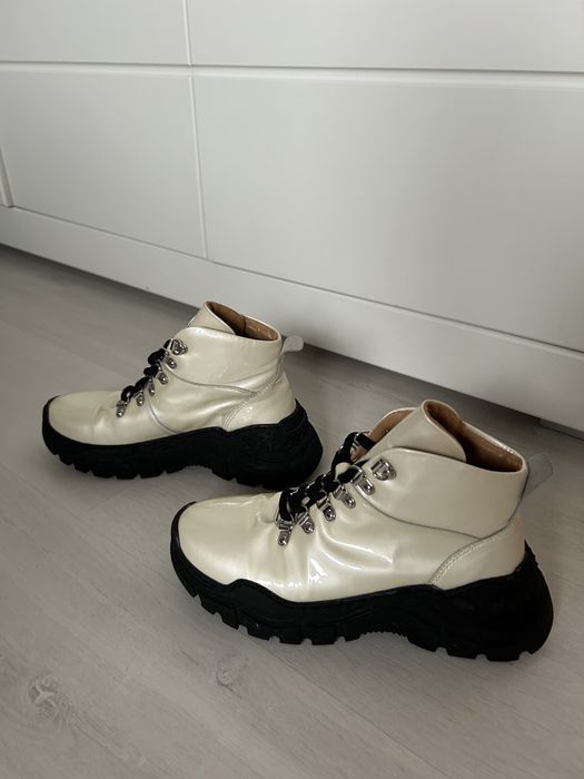 Białe buty w stylu altercore na grubszej podeszwie platformie 37