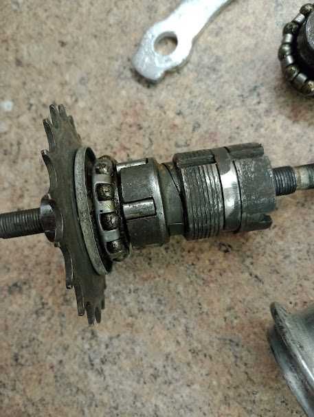 Втулка в сборе и стакан заднего колеса