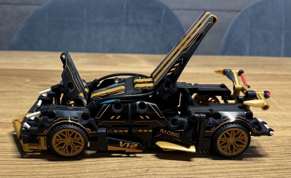 Klocki Technic model Samochód sportowy V12