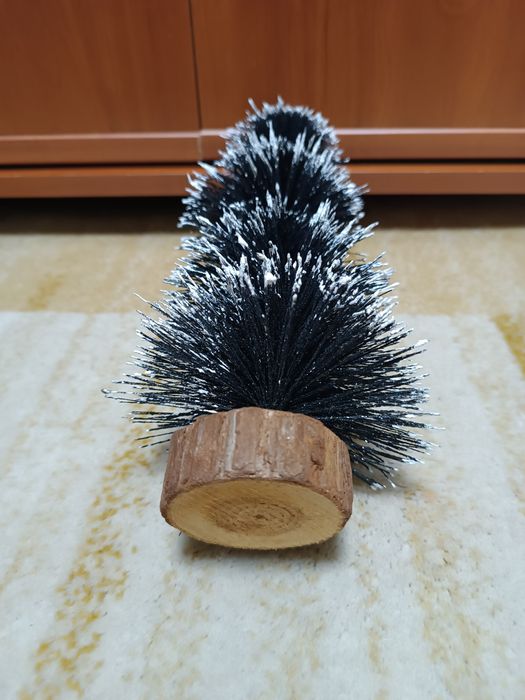 Сувенир декоративная новогодняя елка заснеженная зеленая 29 см