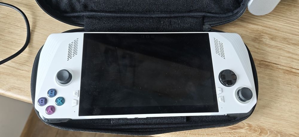 Konsola Asus ROG Ally