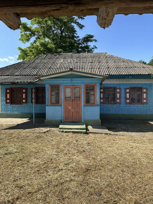 Продається  будинок з присадибною ділянкою