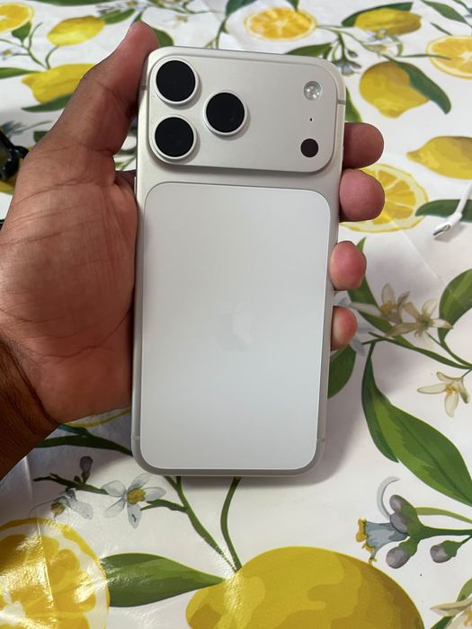 IPHONE 17 Pro max