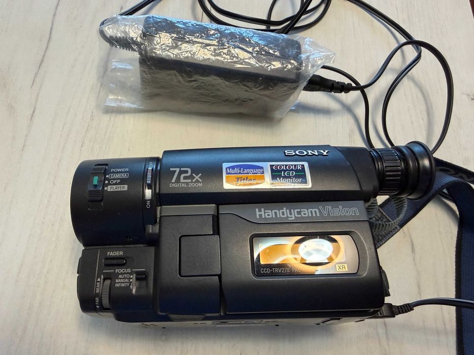 Відеокамера Sony CCD-TRV27E